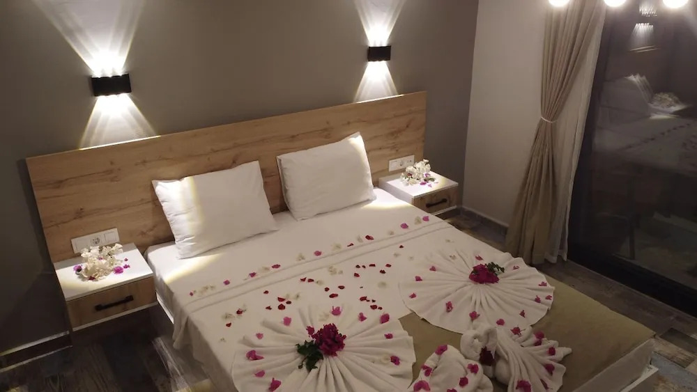 TRAKHEİA OTEL