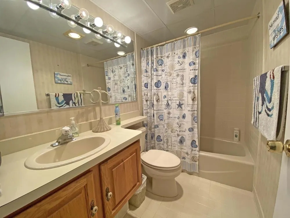 Sungate 401 3 Bedroom Condo by RedAwning