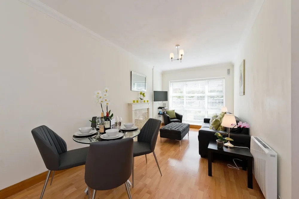 Sweet Inn - ContemporaryCharlotteQuay II