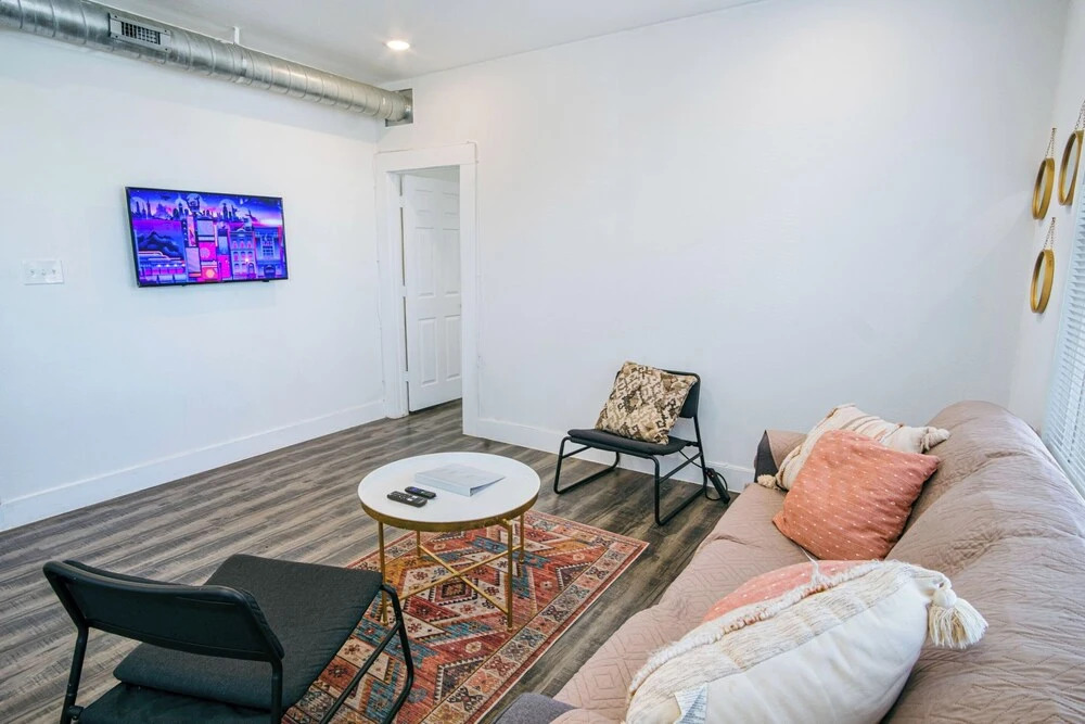 Impressive Cozy Historic 2BR Apt 201 Near Downtown