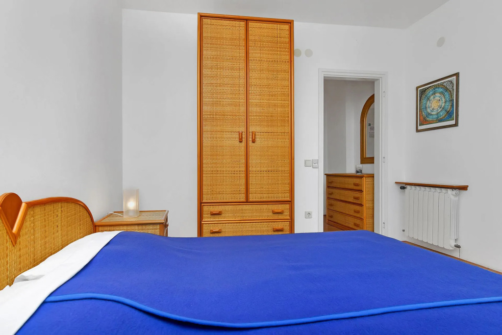 Room Ana - 5 m from beach: R11-24 Cove Pokrivenik, Island Hvar