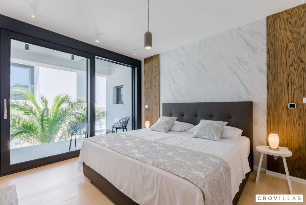 Pax in Sutivan with 3 bedrooms and 3 bathrooms