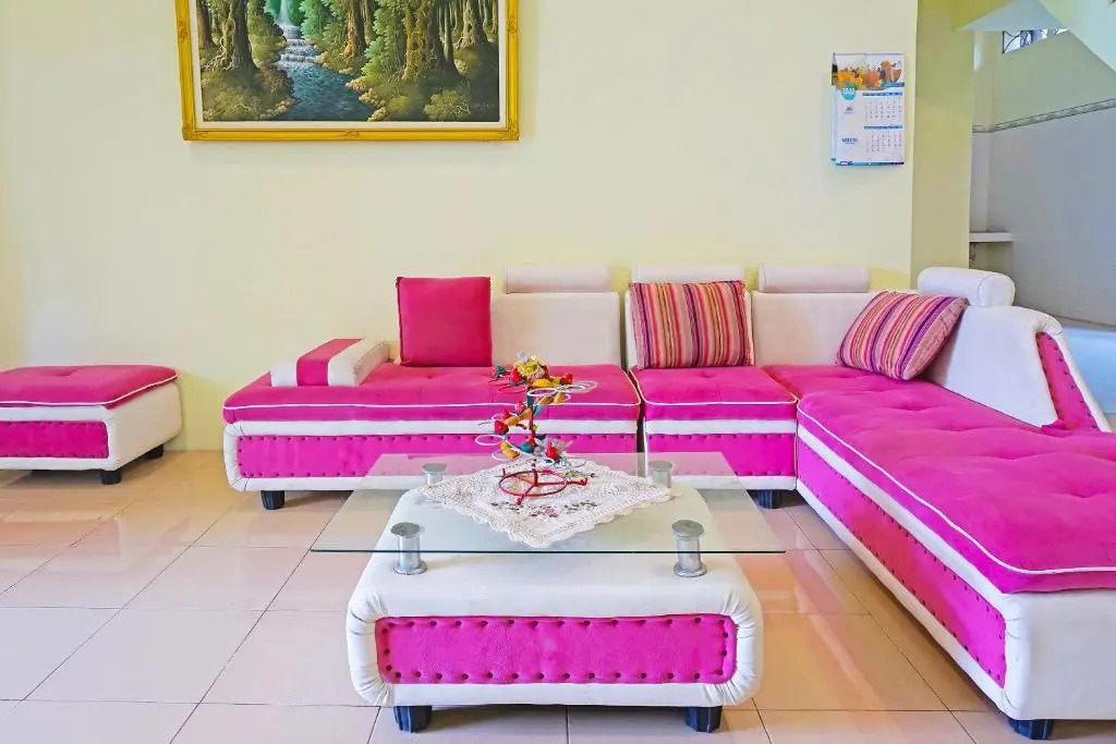Urbanview Hotel Trisna Srabah