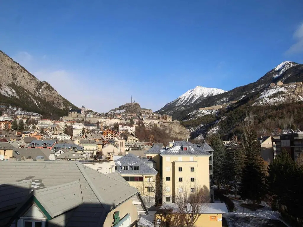 Appartement cosy avec balcon, parking privé et à 400m des télécabines - Centre-ville Briançon - FR-1-330C-19