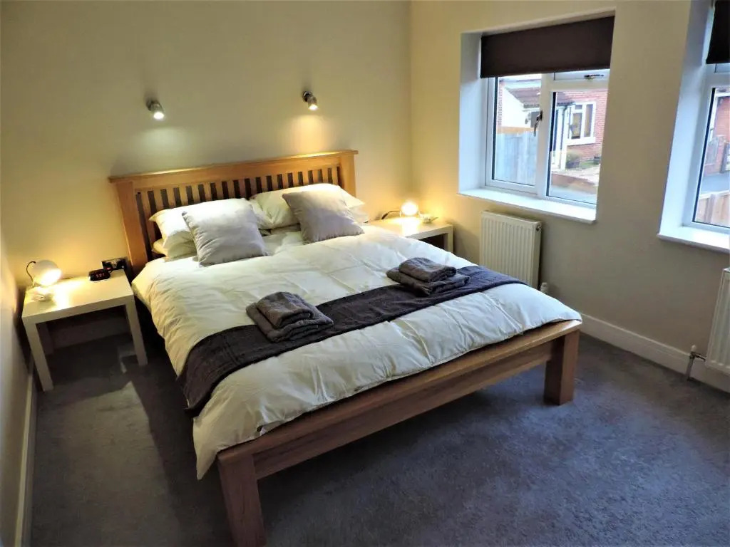 3 Bed Farnborough Air Accommodation