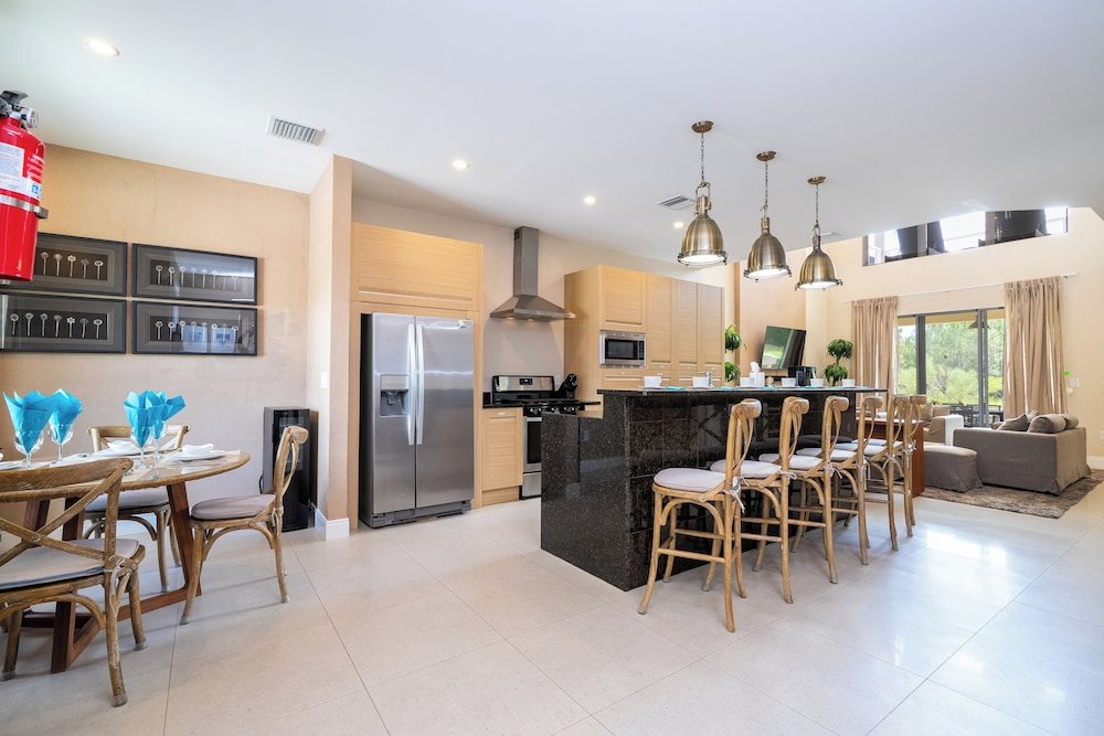 Modern Magic Village Home for 8 with Grill 3131