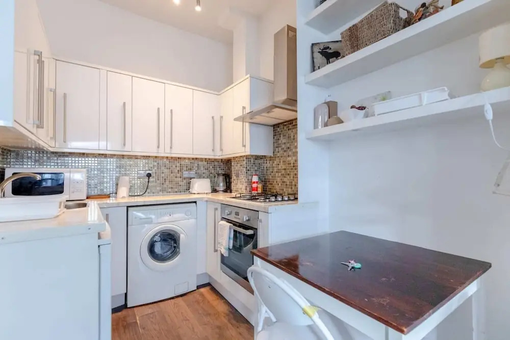Radiant and Roomy 2BD Flat - Fulham!
