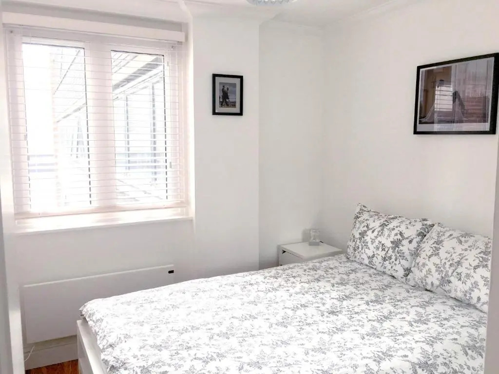 Superb 3-Bed 2-Bath with Wifi: Trendy Fitzrovia W1