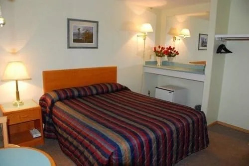Selkirk Inn