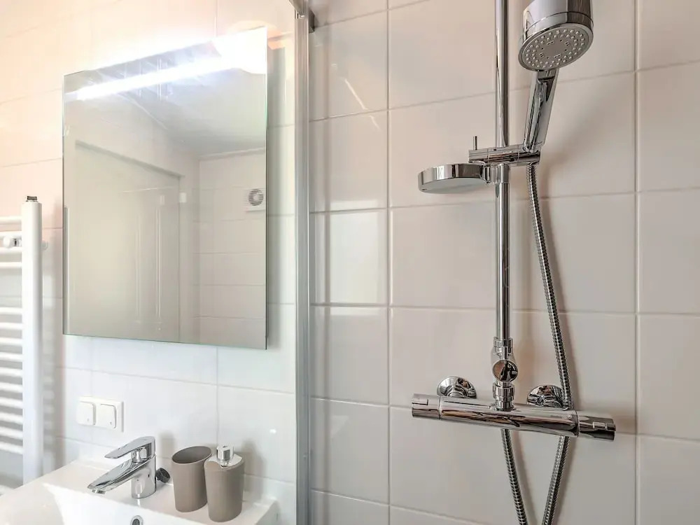 Beautiful Bungalow with Hot Tub in Kaatsheuvel