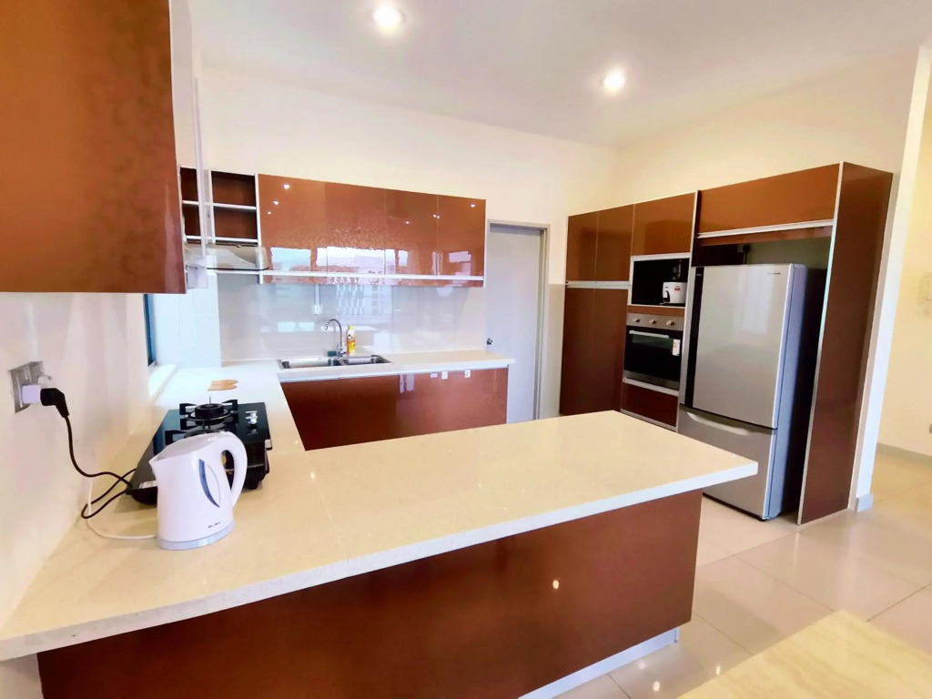 New! Seaview Deluxe Sunrise Suite 2000 sqft Imago Loft B 3 bedrooms above Imago Shopping Mall