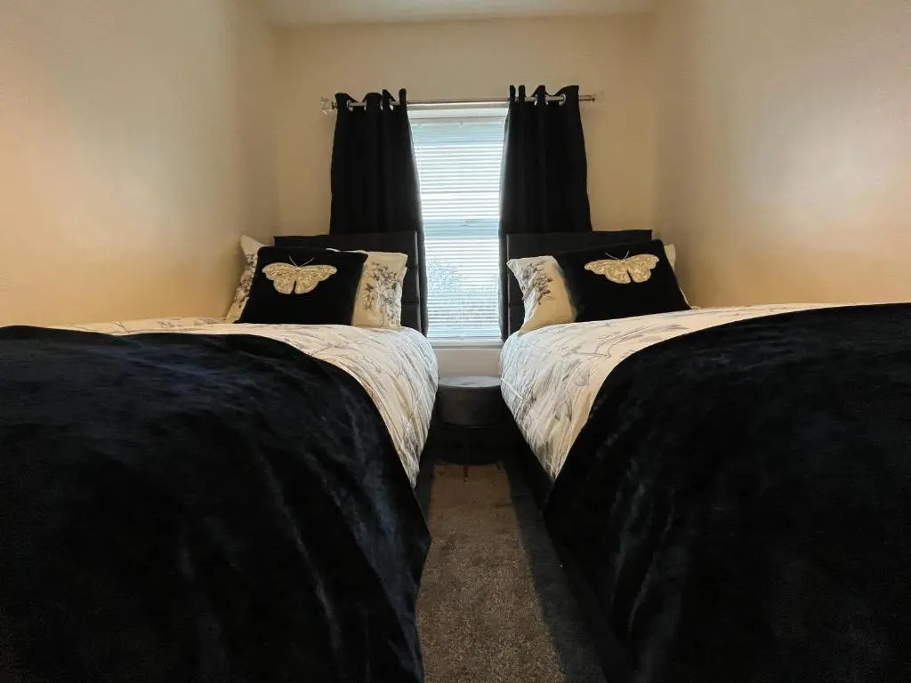 York Centre 2 Bedroom Renovated Flat, 8 Escrick Street