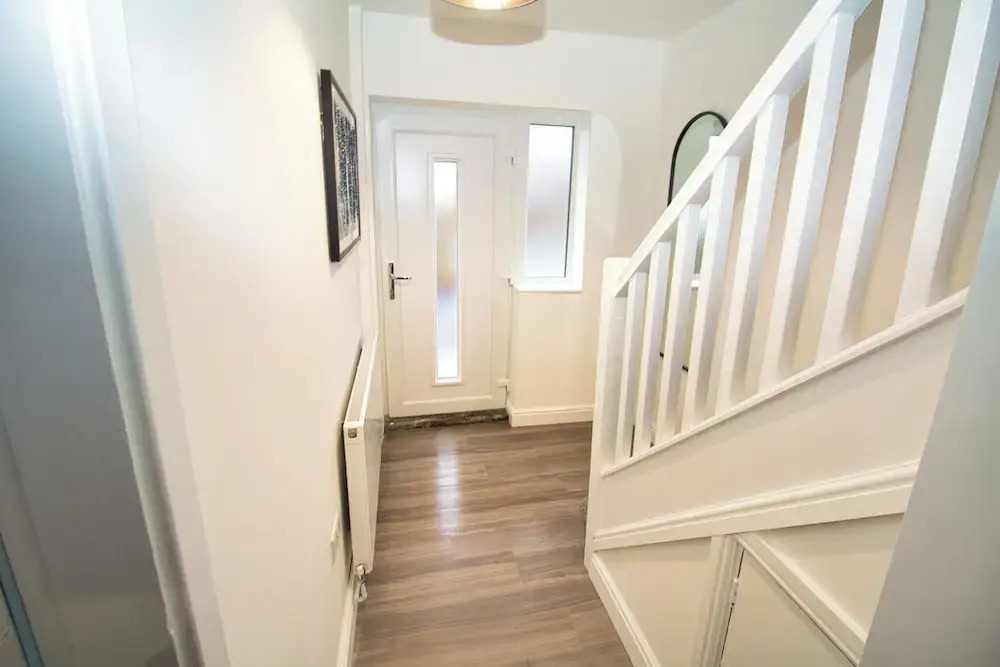 Spacious 3 Bed House - Newly Refurbished
