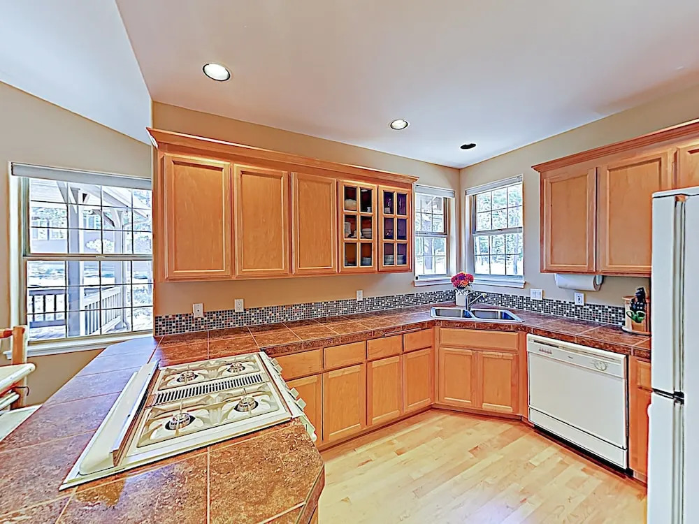 New Listing! Spacious Sunriver Haven W/ Hot Tub 3 Bedroom Home