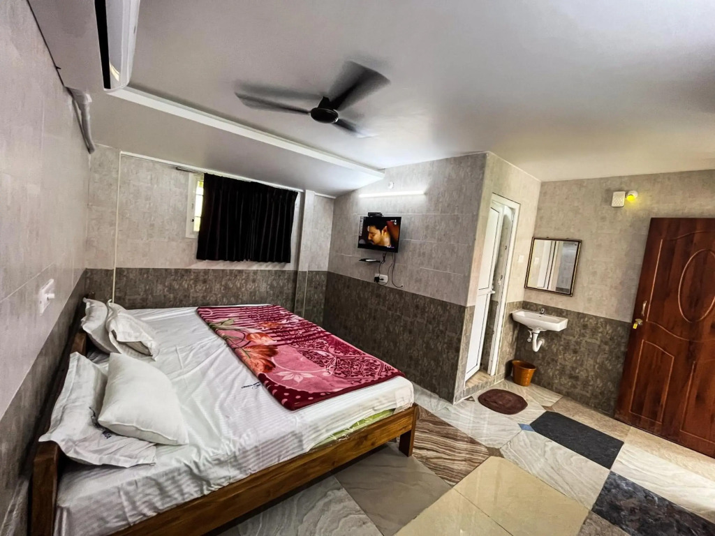Royal Grandee Hotel