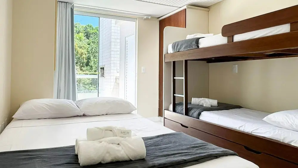 Apartamentos com piscinas na praia de Bombas