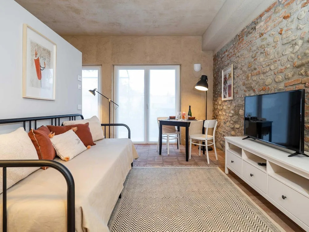 Green Lodge - Apartment 3 - 1 BR 1 Bath
