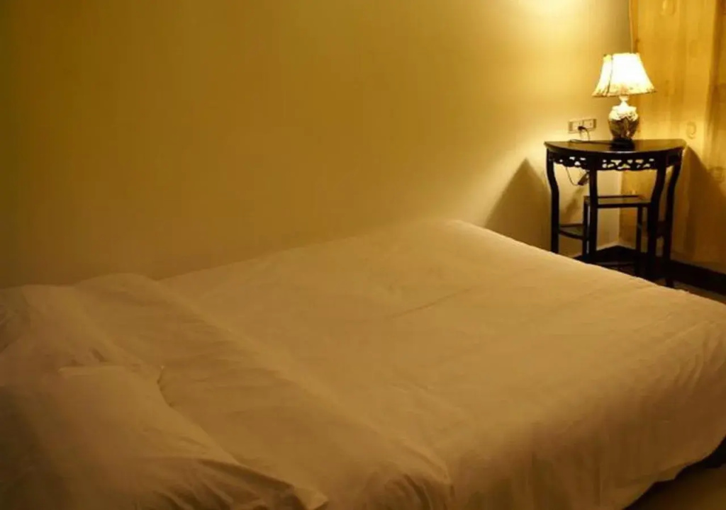 The Old Place In't Youth Hostel