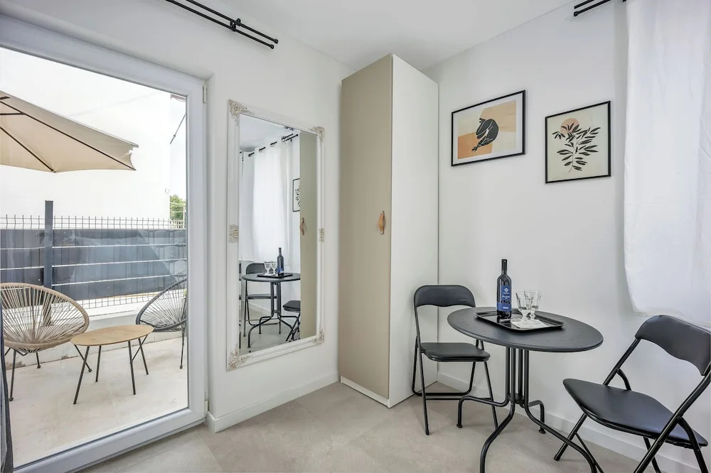 Studio apartments Yucca 2min to the sea
