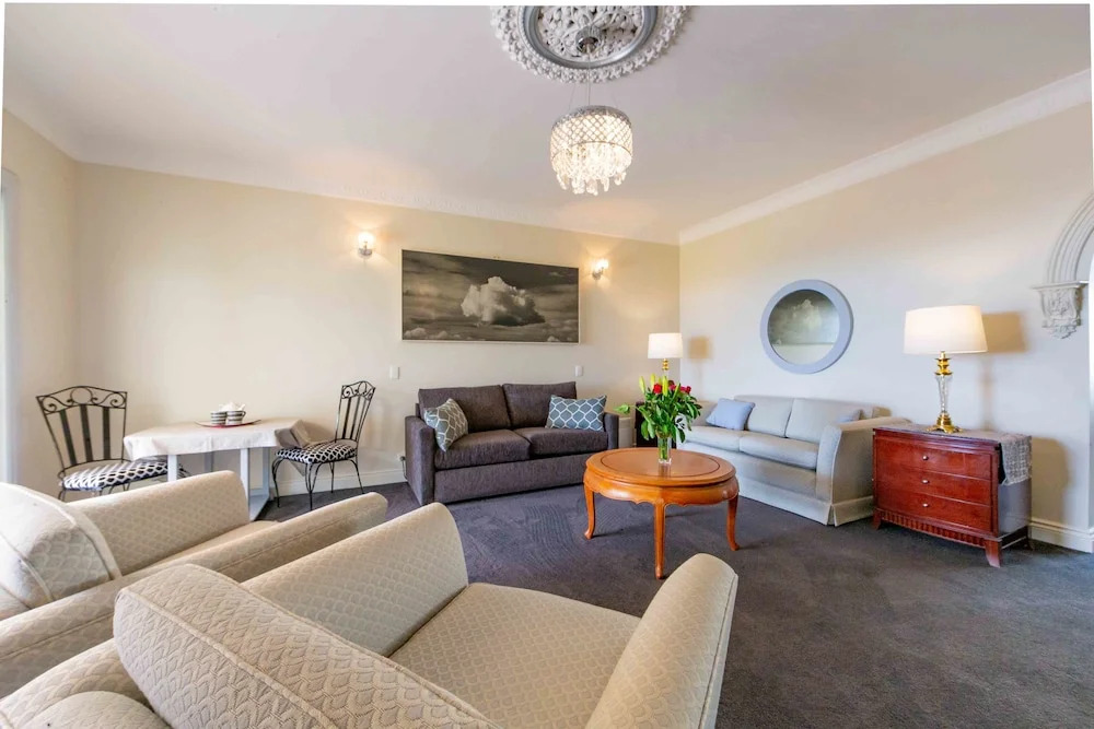 Angaston House