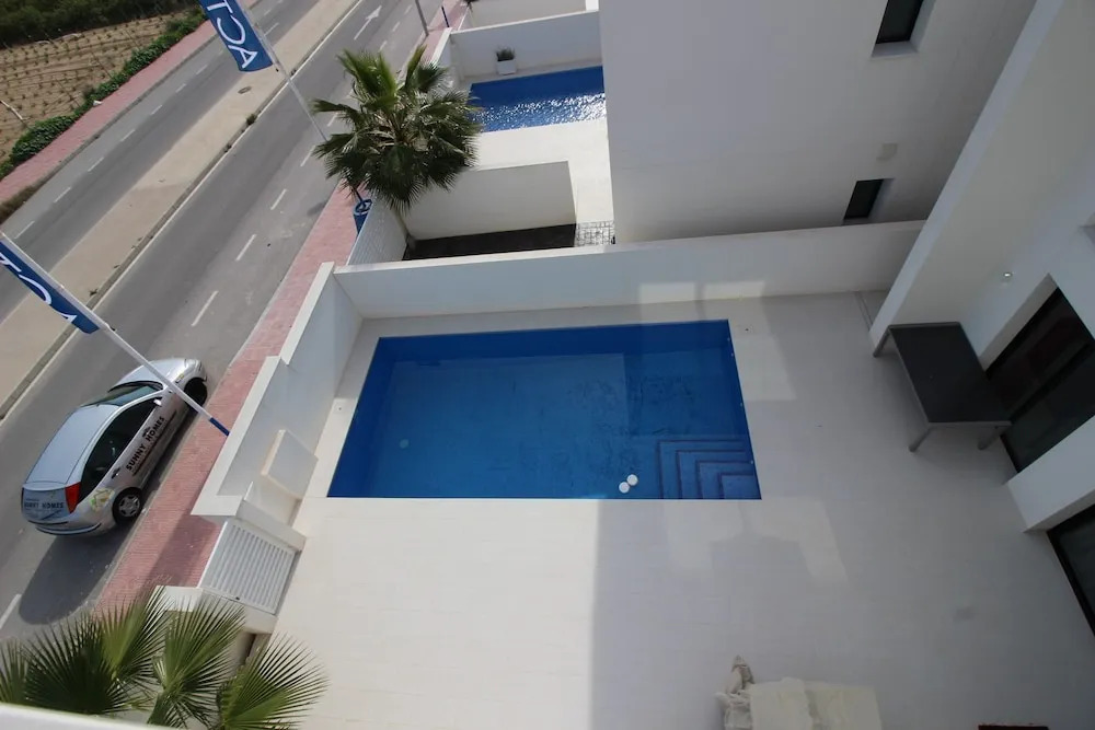 Villa con piscina Activa28