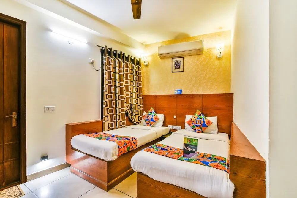 Hotel Le Grand - Walk-in from RK Ashram Metro Station