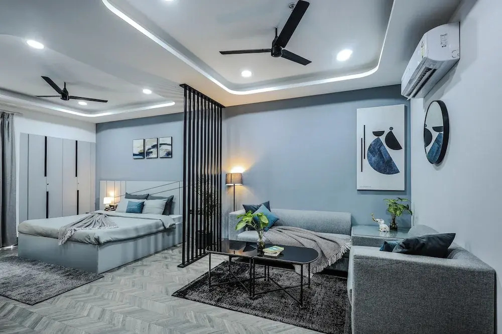 BedChambers Luxury Apartment Near Golf course Road
