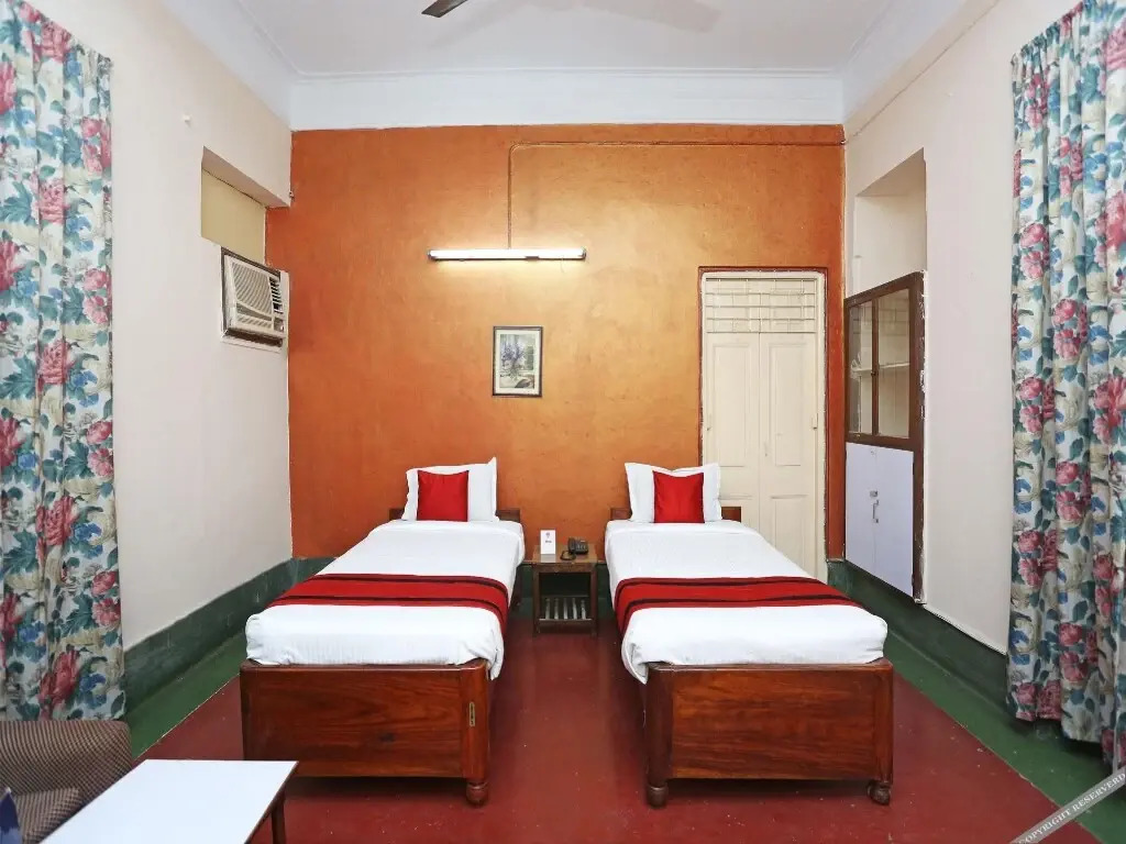 OYO 11896 Marble Palace Guest House