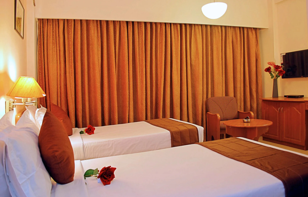 FabHotel The Royal Plaza - Koyambedu