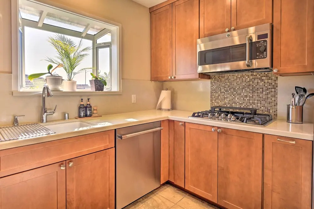 Los Angeles Suite ~ 12 Mi From Downtown!