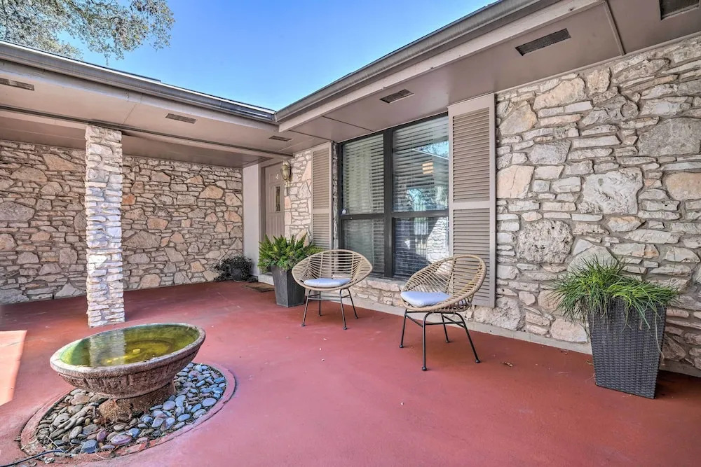 Lovely San Antonio Home ~ 13 Mi to Downtown