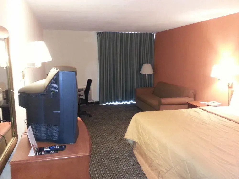 Rodeway Inn & Suites