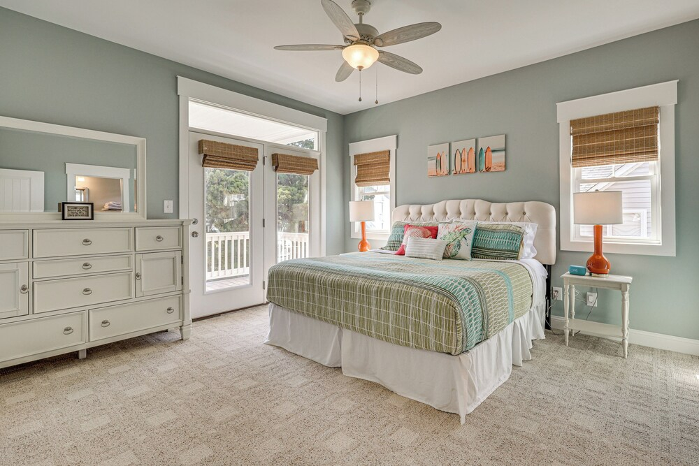 Spacious Coastal Gem on Oak Island 100 Yds to Sand