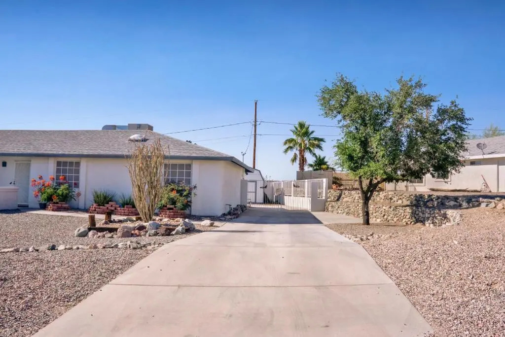 *New* Cozy Pool Home - Heart Of Lake Havasu