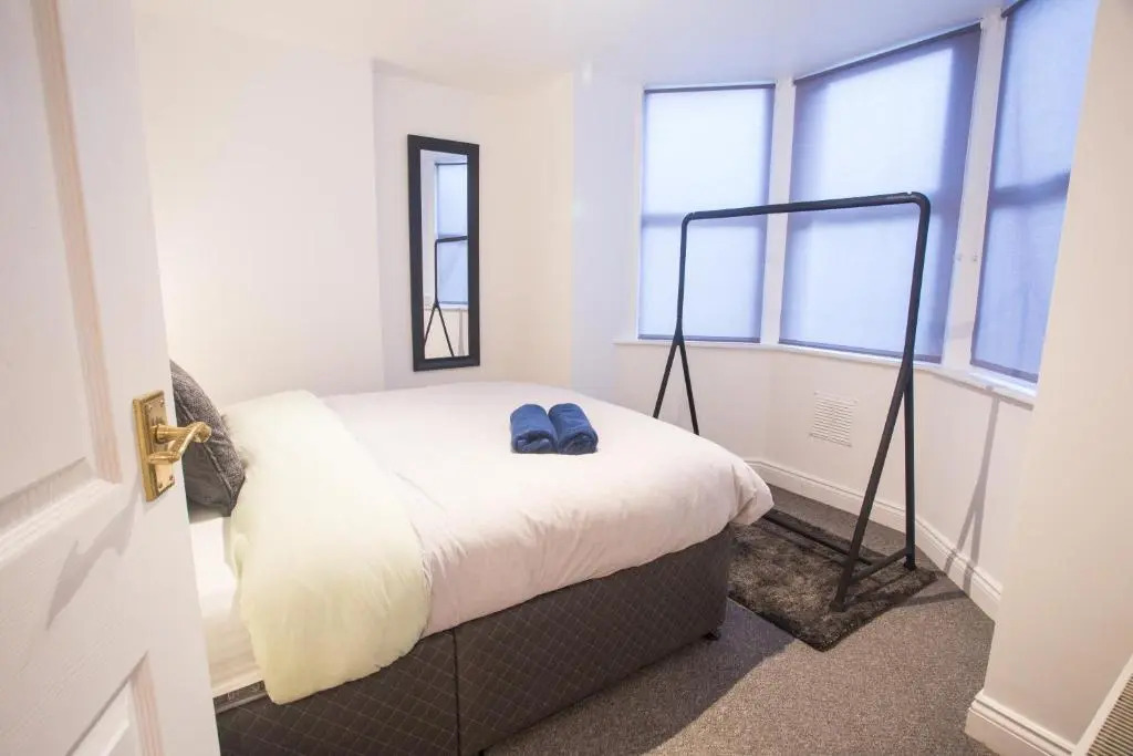 Flat 1, 4 Warden Rd