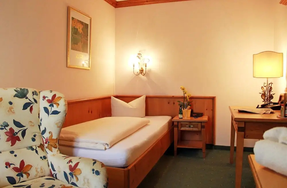 Post-Hotel