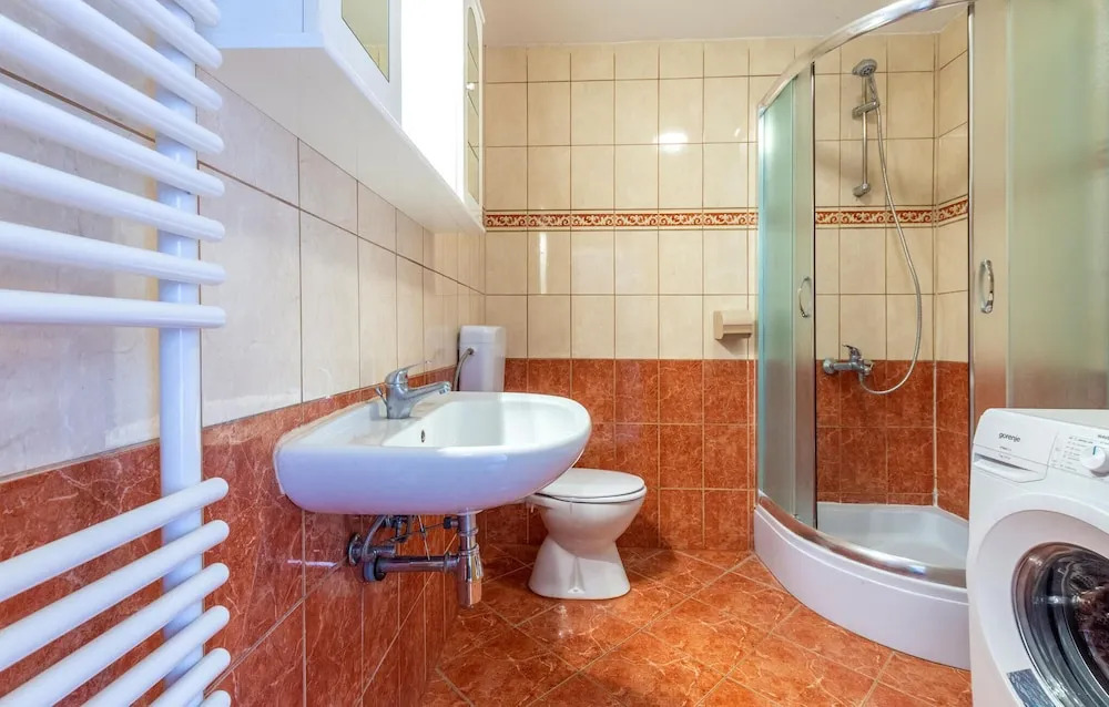 Stunning Apartment in Kastel Luksic With 3 Bedrooms