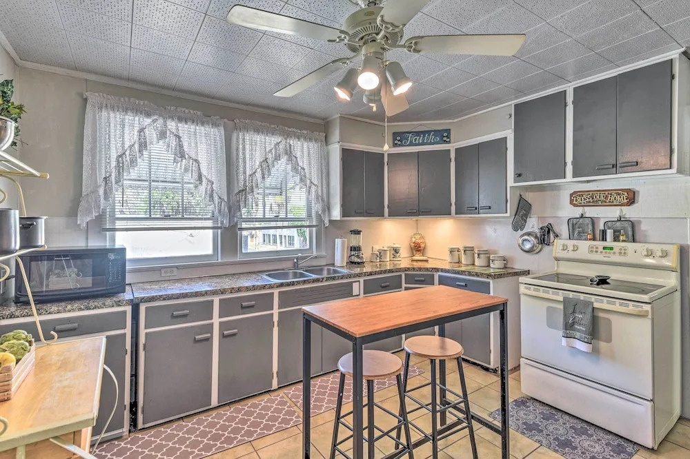Crescent City Apartment w/ Easy Lake Access!