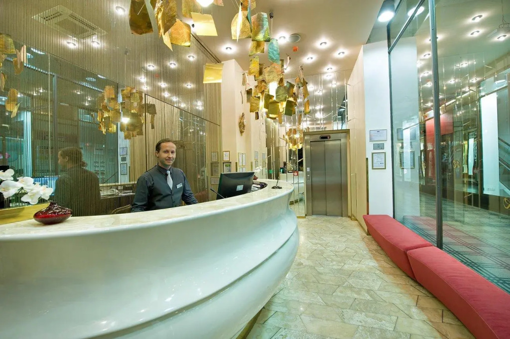 EA Hotel Rokoko