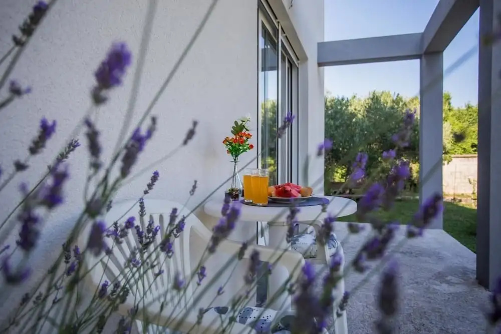 Enelani Apartments