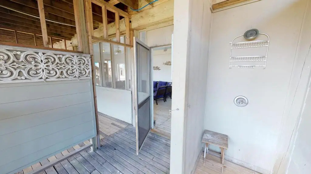 LP6 Well Appointed Home, Large Back Deck, Views of Gulf, Screened in Porch