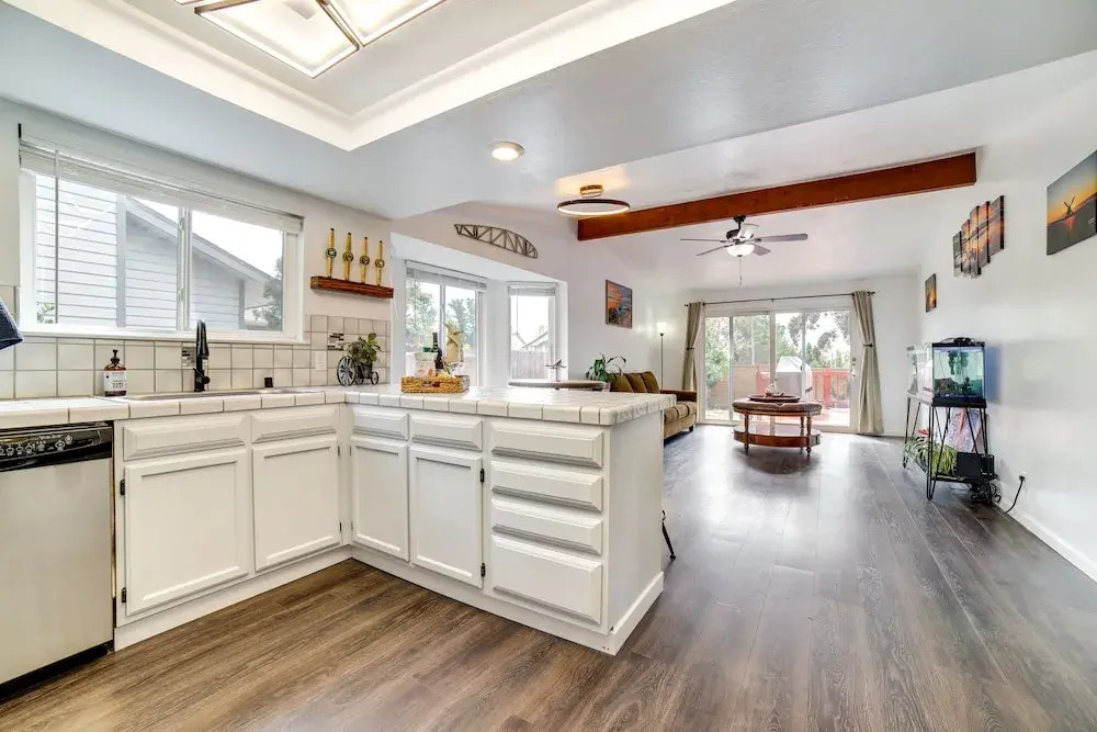 Pet-friendly Home w/ Hot Tub! 6 Mi to Dtwn Reno