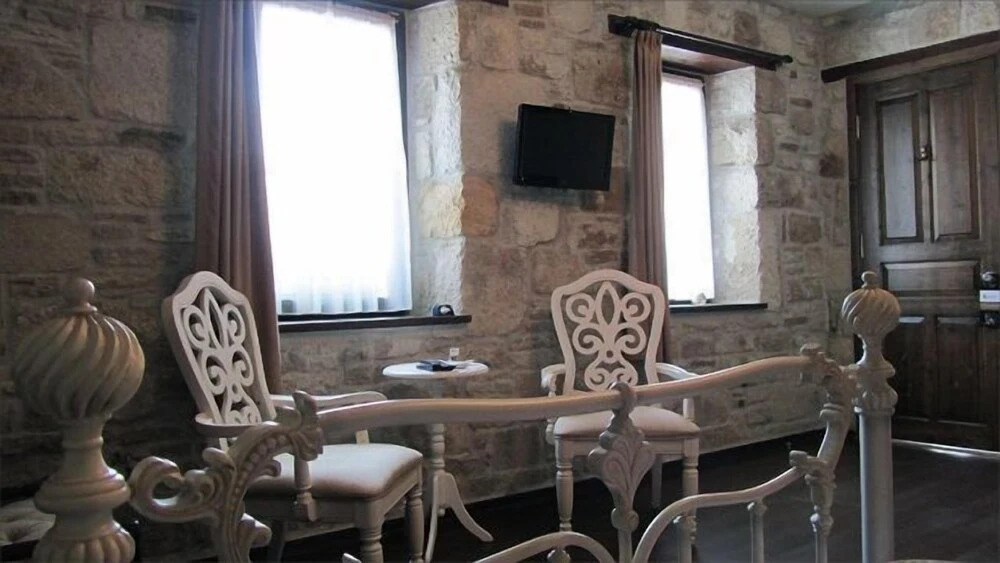 Griffon Hotel