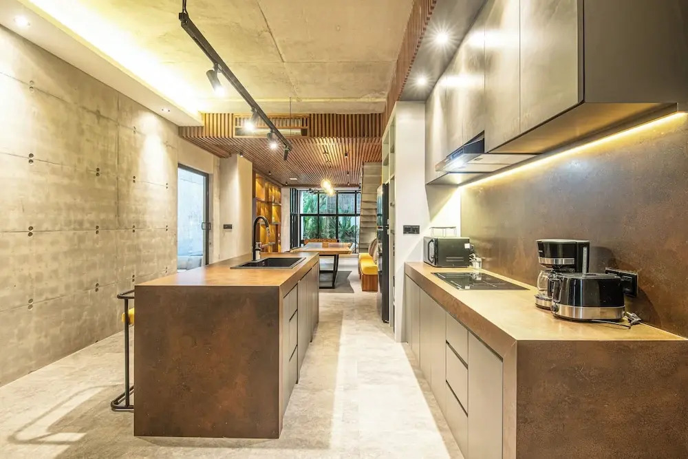 Trendy 4BR Villa, Central Canggu, 8mins to Beach