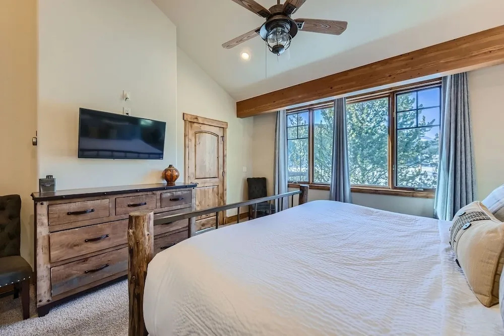 New Listing The Beaver Lodge At Breckenridge 3 Bedroom Home by RedAwning