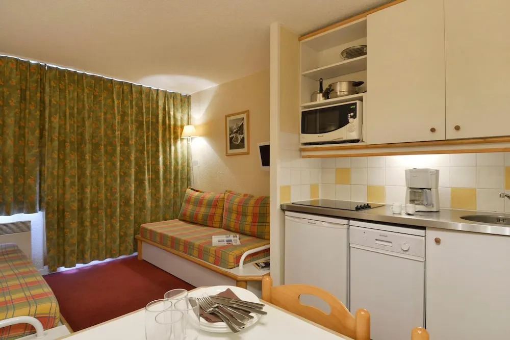 Belle Plagne Studio Cabin on Slopes for 4 People of 23mâ² Th02