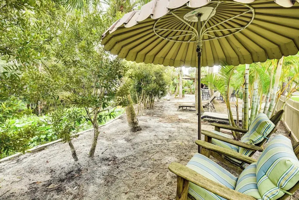 Sandy Shore & Multi-boat Dock! St Johns River Home
