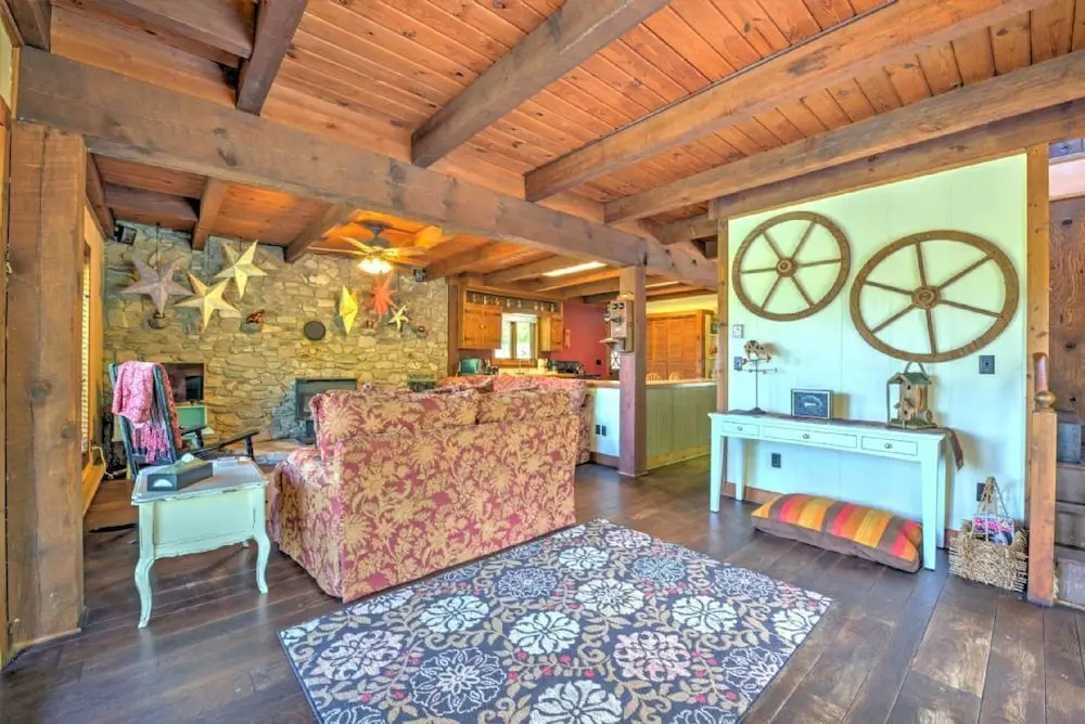 Red Nova - 3 Br Home