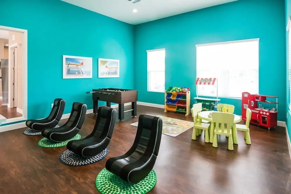 Modern Decor at West Lucaya 4 BR Wl8989