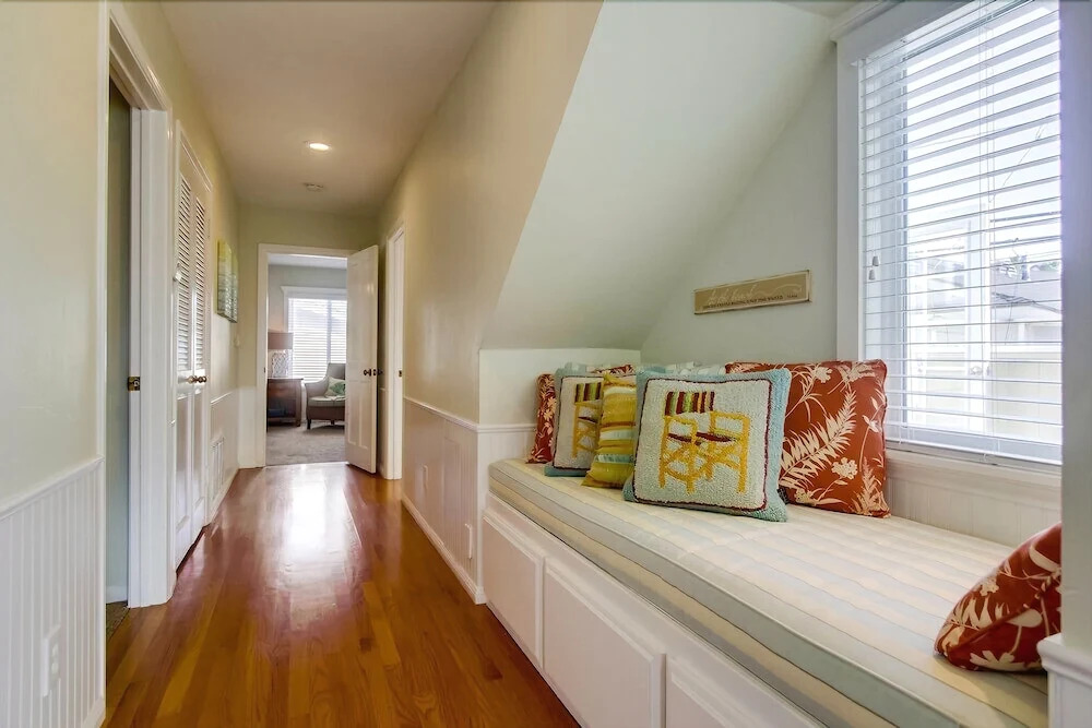 Big Pearl 2 Bedrooms 2 Bathrooms Condo